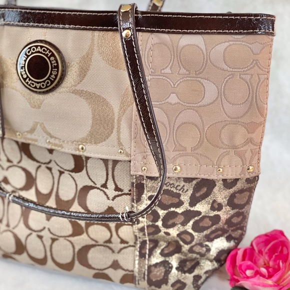 COACH LEGACY SIGNATURE PATCHWORK TOTE Amazing Condition Brown, Tan , & Cream. - Picture 4 of 12